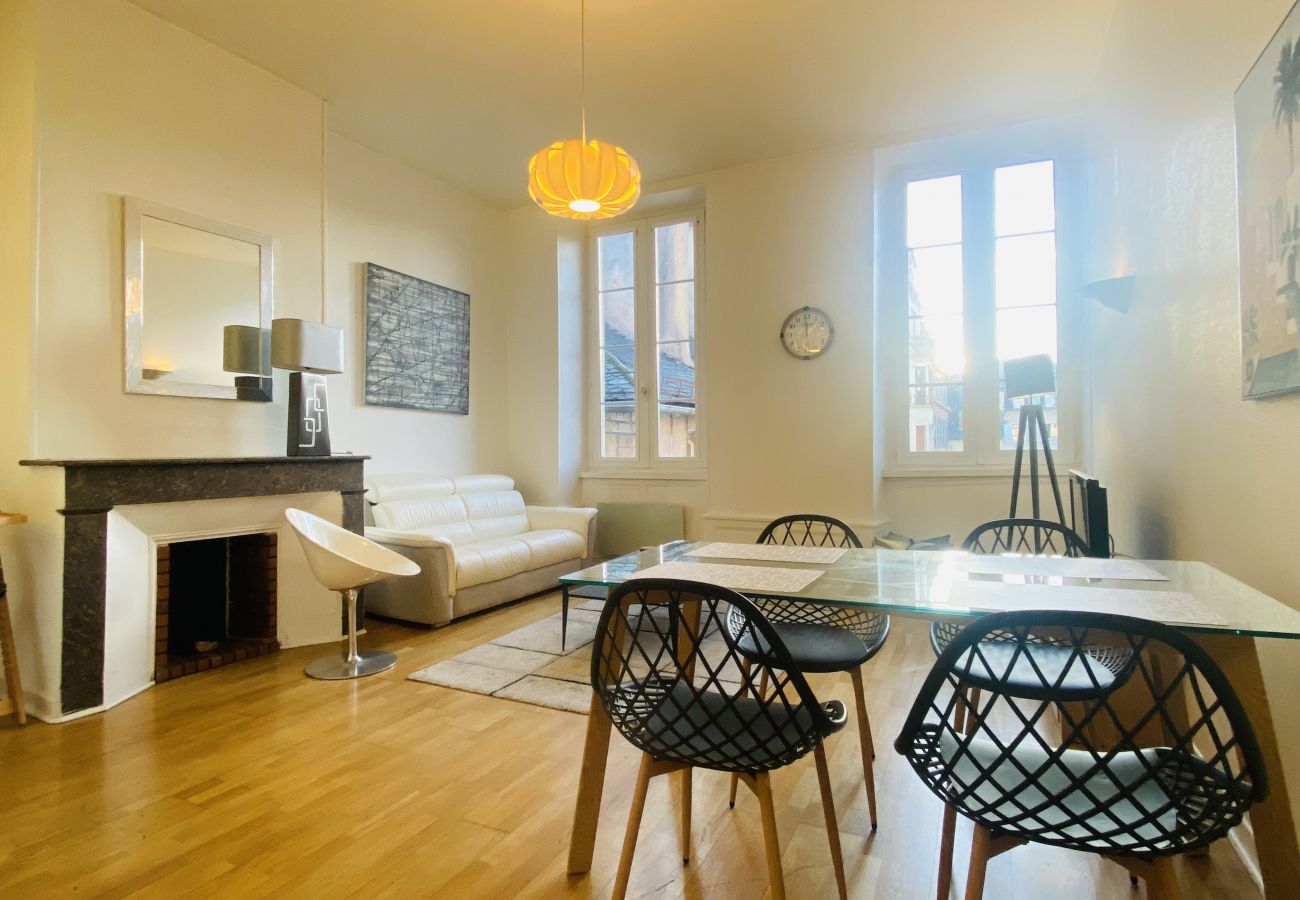 Apartment in Rodez - LE PLACE DE LA CITÉ