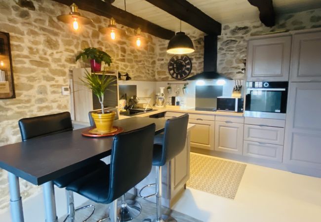 Maison à Balsac - LA HULOTTE Maison à Balsac - LA HULOTTE